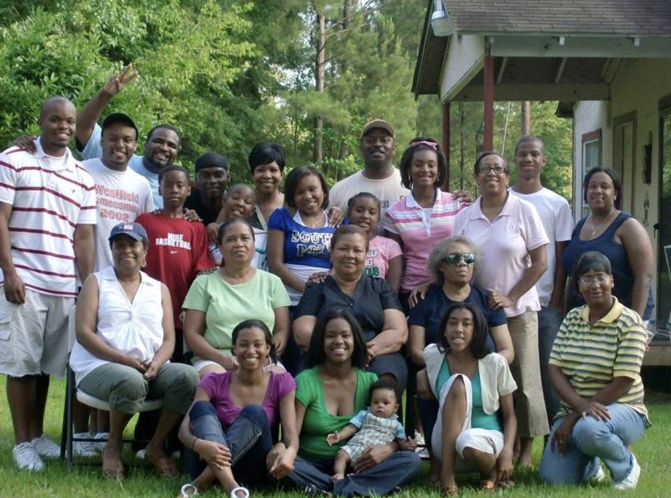 Large Knighton family reunion group photo