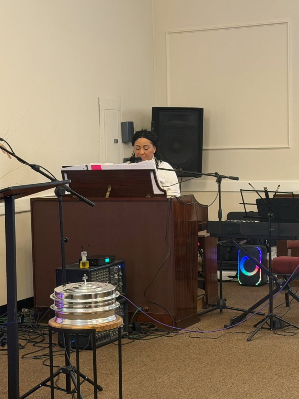 Knighton family member playing the organ at church